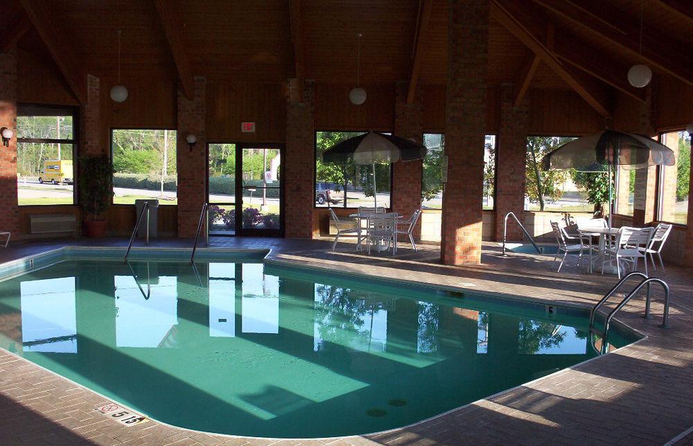 Baymont By Wyndham Tupelo Motel Exterior photo